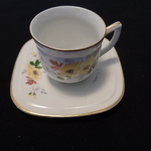 FRENCH GIRL STYLE VINTAGE FRENCH YELLOW FLOWERS SM CUP & SAUCER - Picture 4 of 9